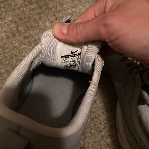 Nike Shoes 8.5 - Picture 5 of 8